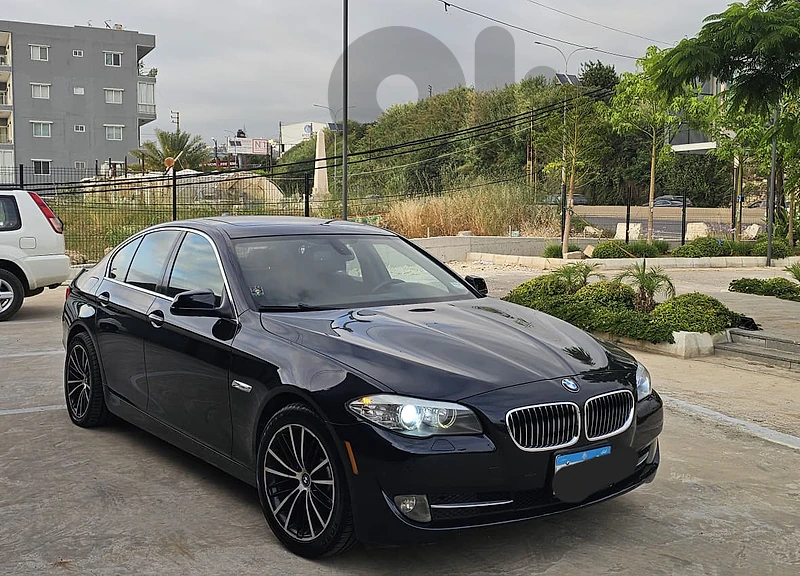 BMW 528i V6 2011 Sport Package Super Clean