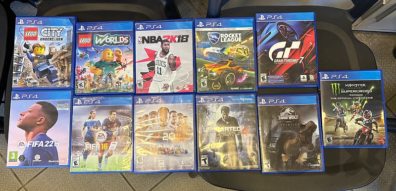 Ps4 with 11 video games