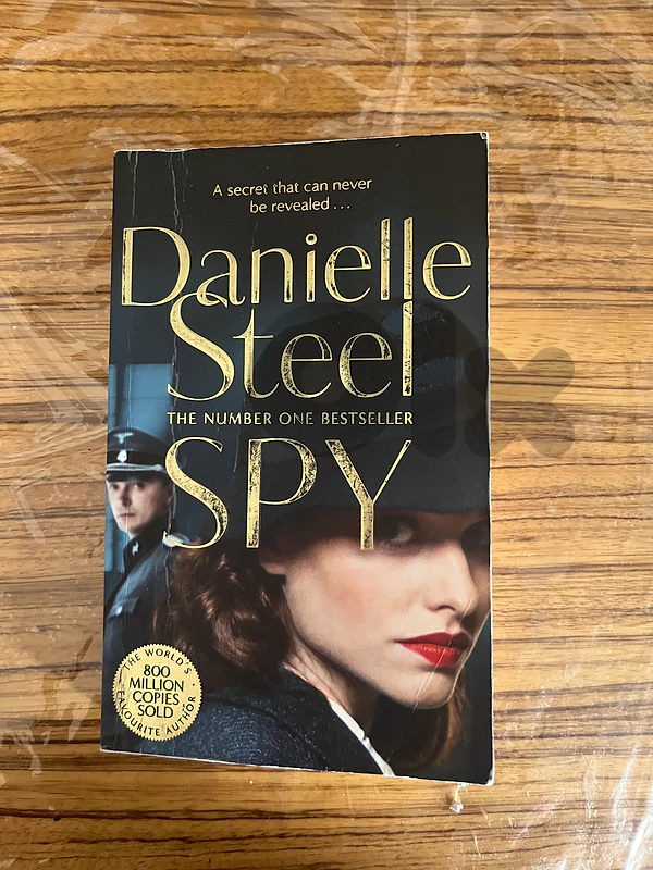 Danielle Steel Bundle - 9 Lives - SPY - BestSellers - 1 000 000+