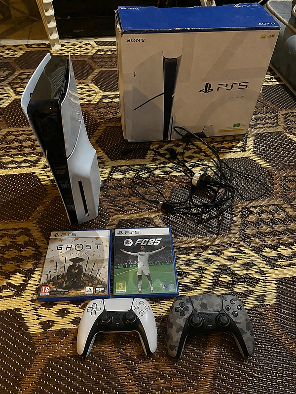 PS5 slim disc version europe 1 TB 5ar2et nadafe+ 2 controller+2 cd