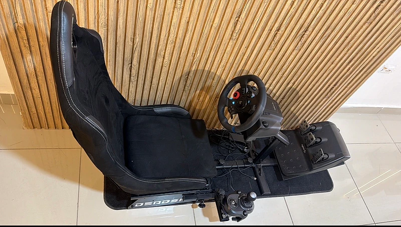 G29 + Deadskull gaming seat + logitech driving force