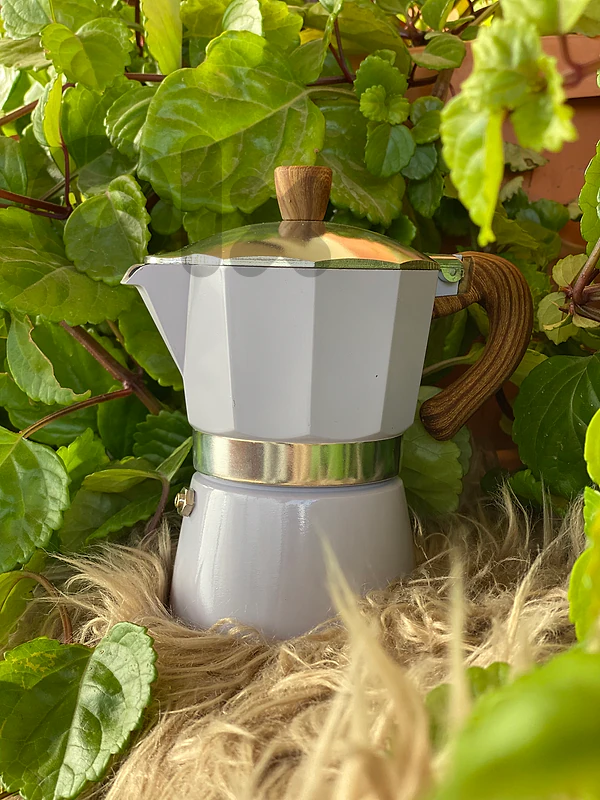 موكا إسبريسو إيطالية (Moka Pot) جديدة – ألوان مميزة ومقبض خشب