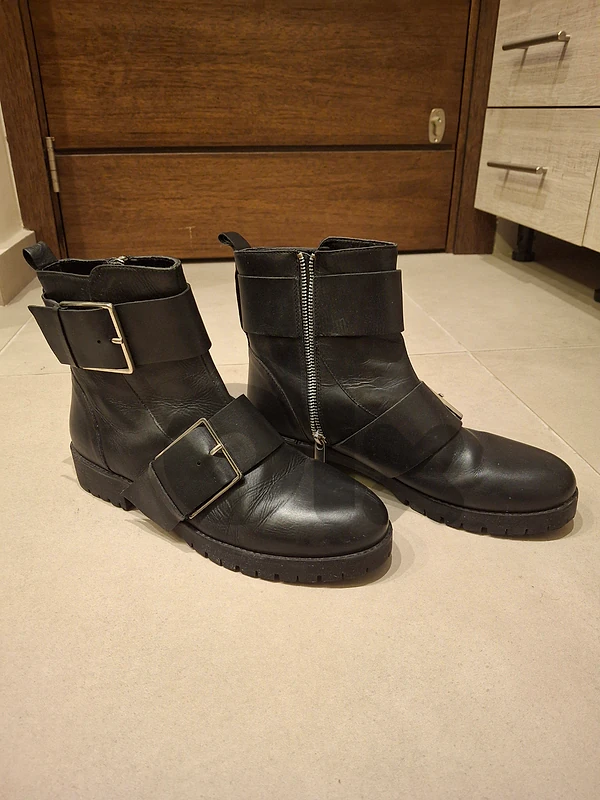 Stradivarius Leather Boots Size 40
