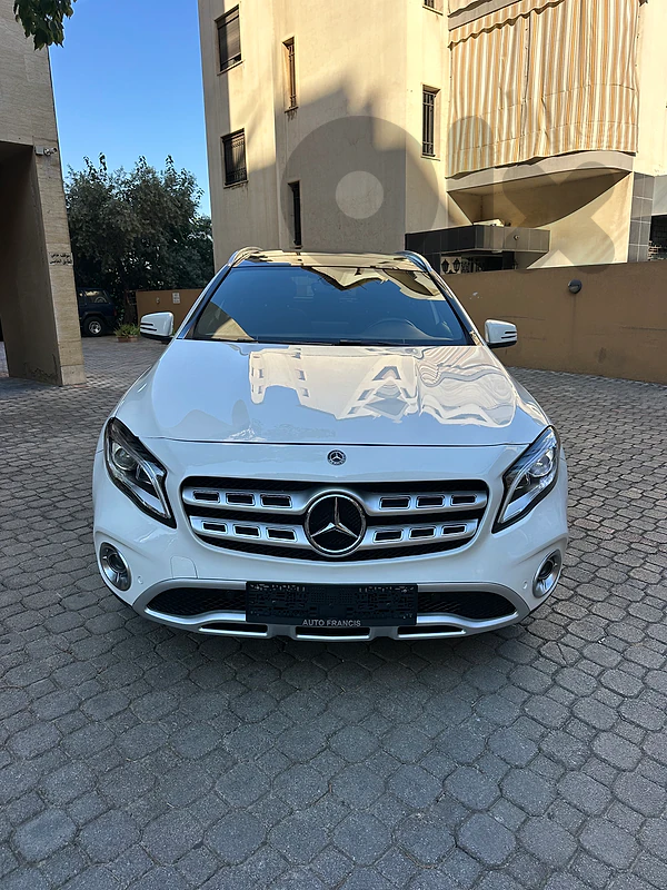Mercedes GLA 250 4matic AMG-line 2019 white on black (clean carfax)