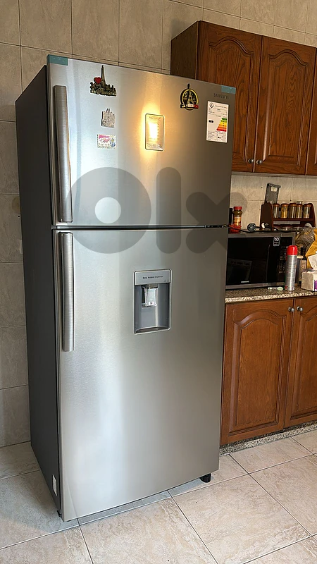 Samsung 25 cu.ft. Top Mount Refrigerator – Excellent Condition