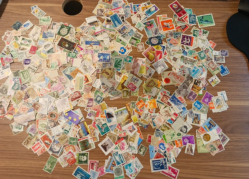 About 1000 european stamps with close to no repetion حوالي 1000 طابع