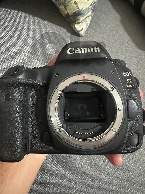 5d mark iv camera with all accessories 570$