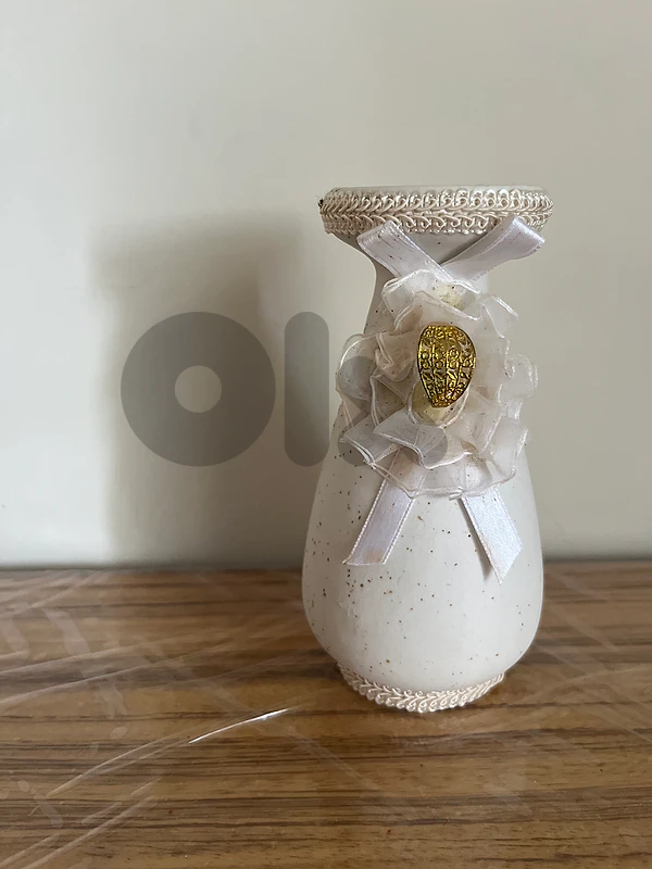 Shabby Chic Miniature Decorative Ceramic Vase with Floral Emblem