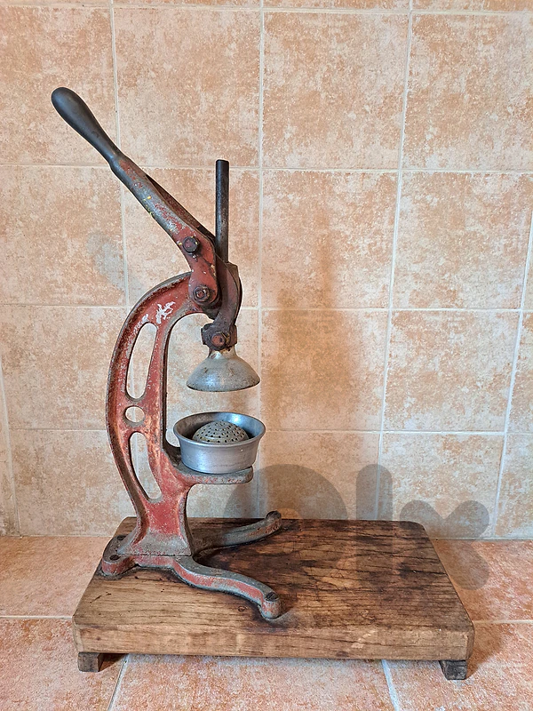 عصارة انتيك Vintage Antique Juice Press