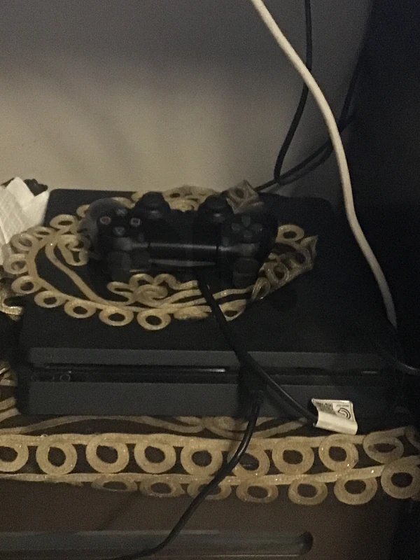 ps4 (Very Clean) + 2 CD + Original Controller
