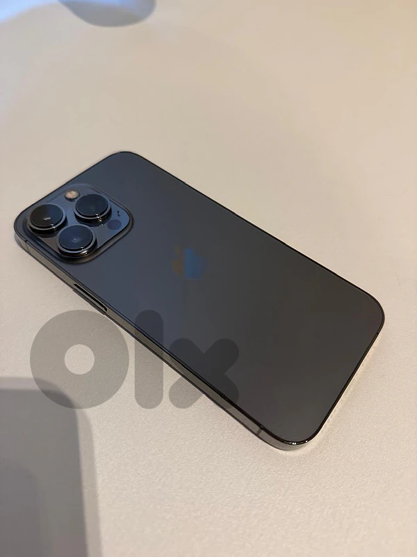 iPhone 13 Pro – black– Pristine Condition (0 Scratches)  with box
