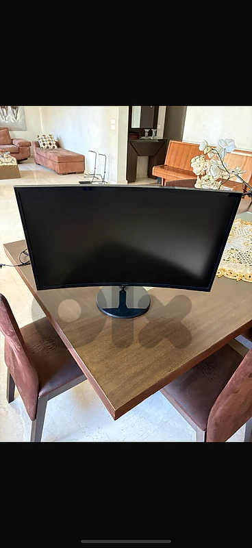 Samsung 27-inch Curved Monitor (Model: LS27C360EA).