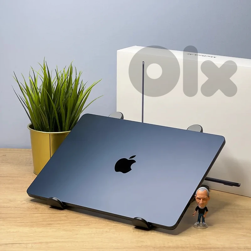 Macbook air m2 13inch - zero scratch like new