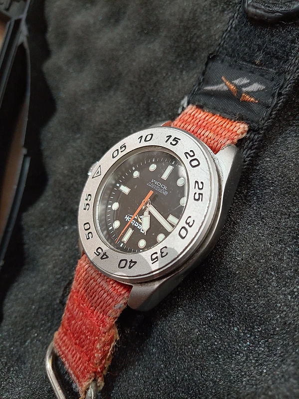 vintage Reebok watch in excellent condition