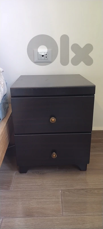 2 nightstands