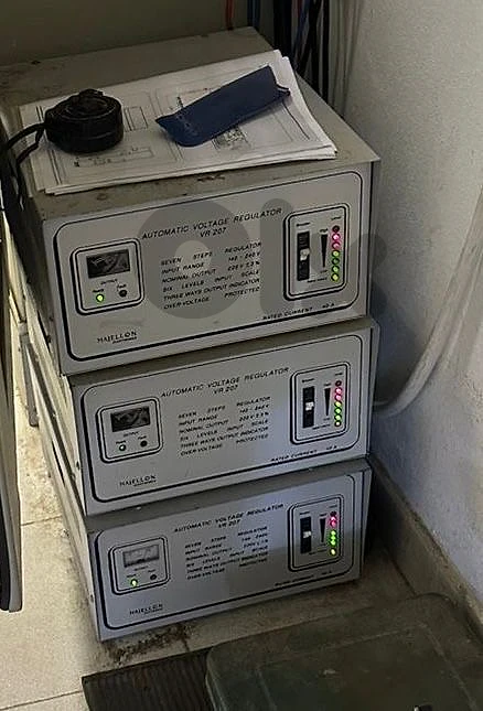 50A Automatic Voltage Regulator (Stabilisateur) – 220V