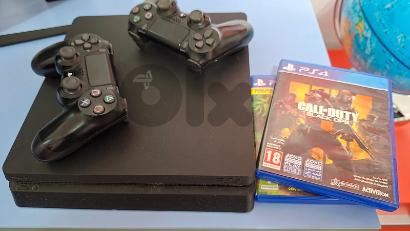PS4 slim 900GB Black ops edition
