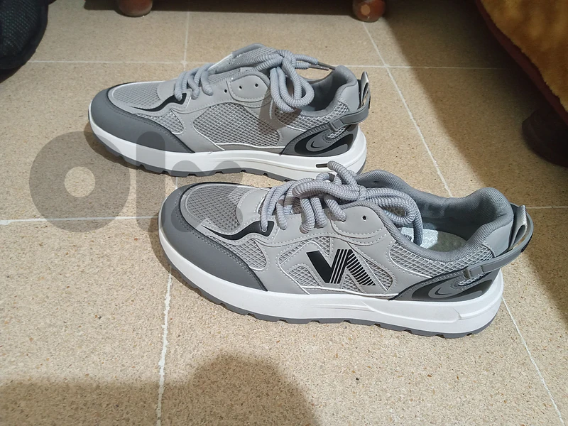 sport shoes size 42-43