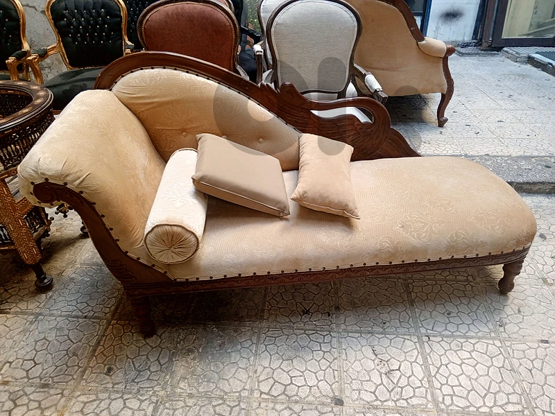 chaise lounge