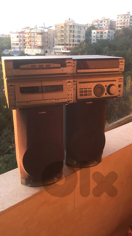 Vintage Sony Hi-Fi Stereo System with Matching Speakers