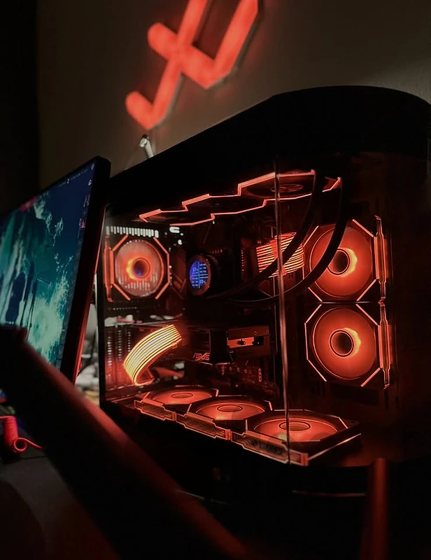 High-End Gaming + Streaming Setup — RTX 5070 / i7-14700KF / 32 RAMS