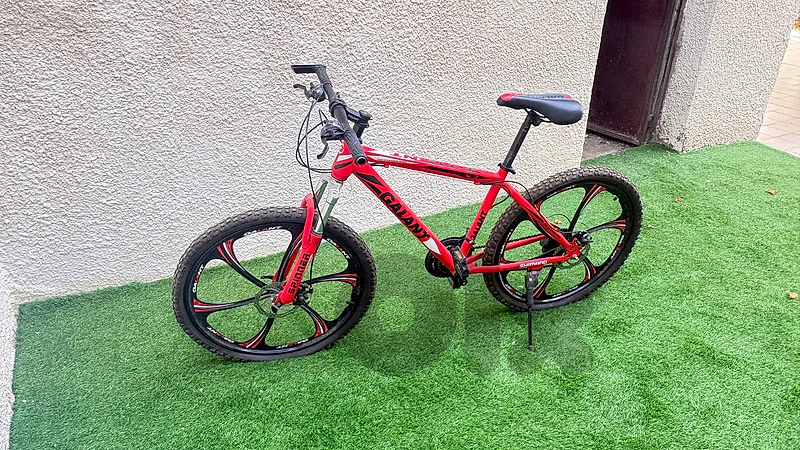 Galant bycicle in a very good condition for sale , red and black