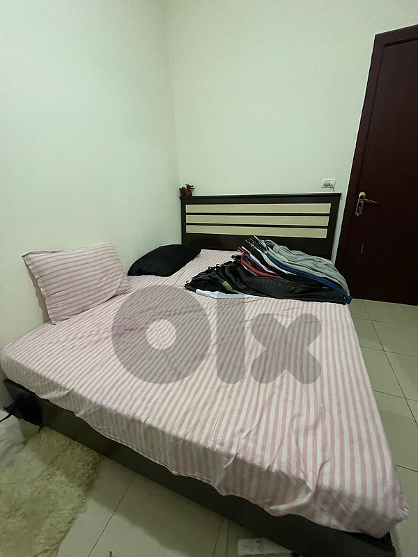 bed with mattress very good condition