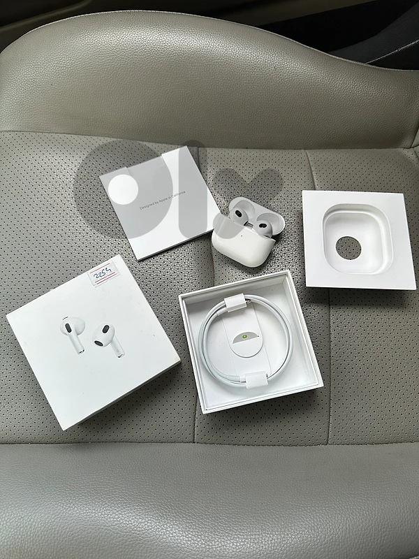 Apple AirPods (3rd Generation) – Like New