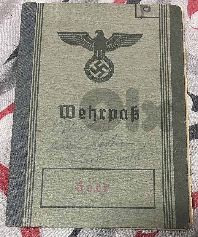 الهوية العسكرية لجندي نازي الماني سنة ١٩٣٧ Nazi wehrpass