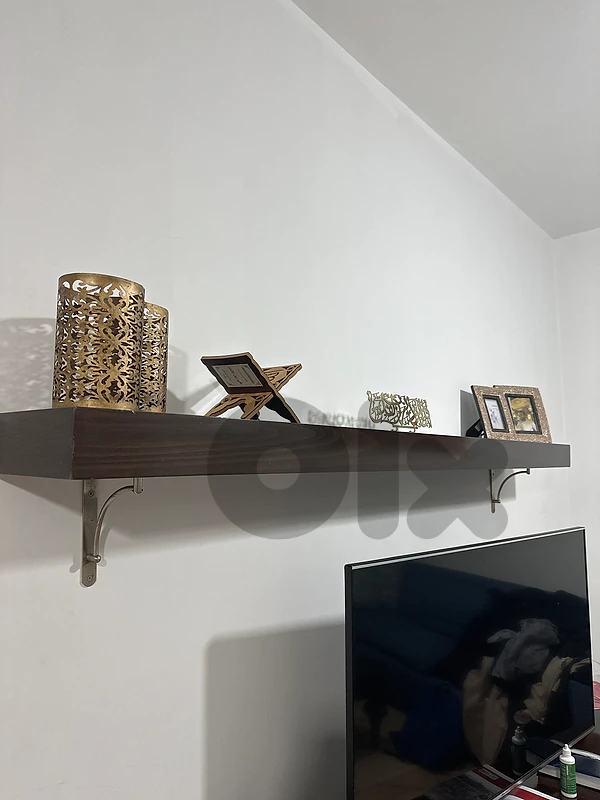 رف خشب كبير