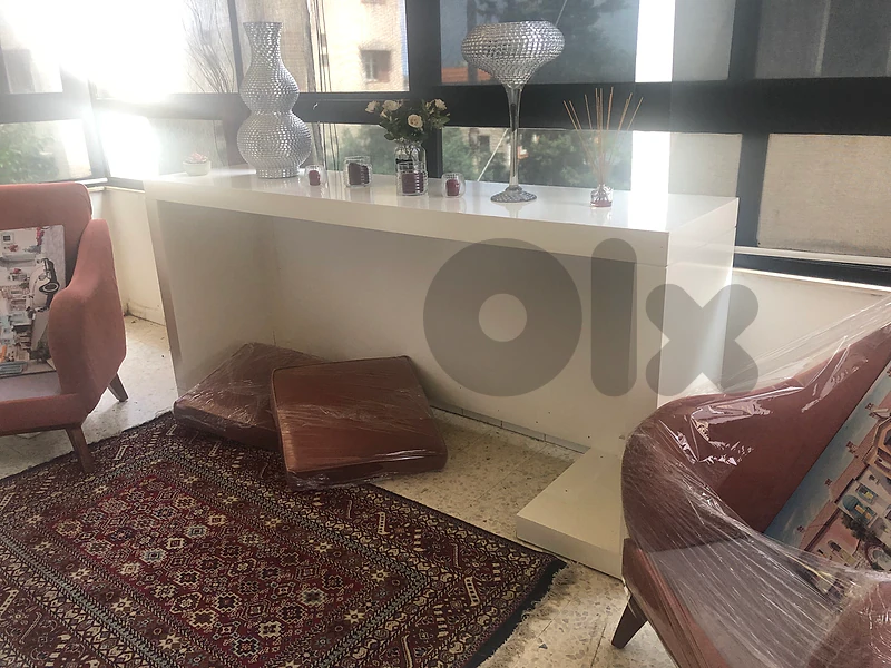 طاولة للعرض قياس كبير طول 220 ارتفاع 102 عرض52