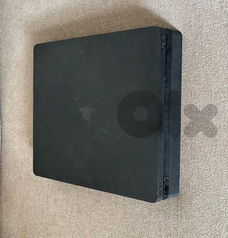 Playstation 4 and 1 Controller