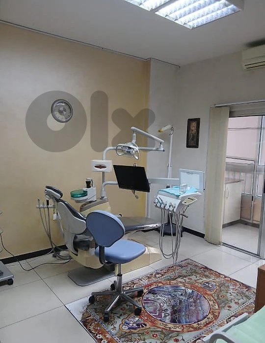 Dental equipment + chair