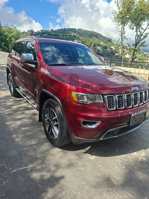 Jeep💎 Grand cherokee laredo 2018 andaf jeep ma na2so shi w msh madrob