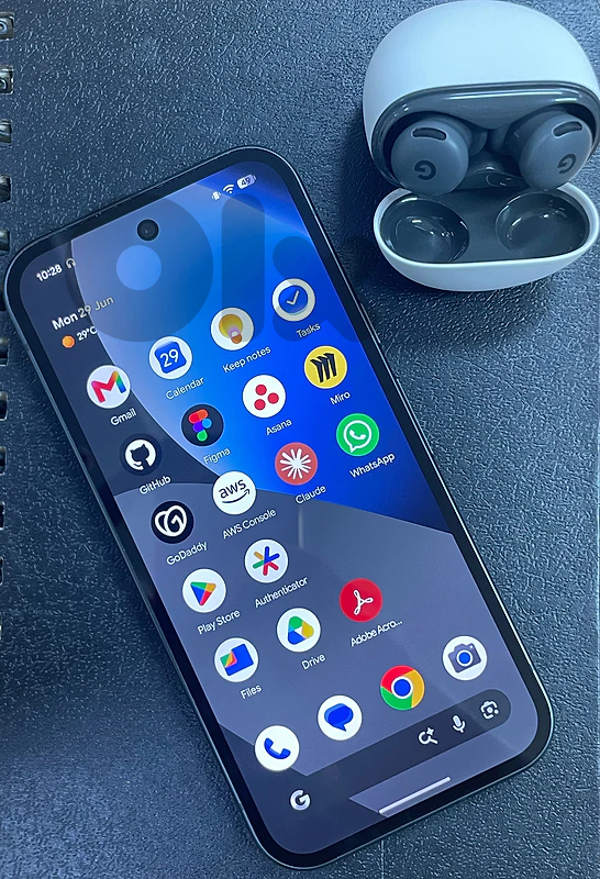 Google Pixel 10a wih Pixel buds 2a