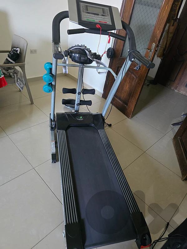 treadmill with all its acsesories