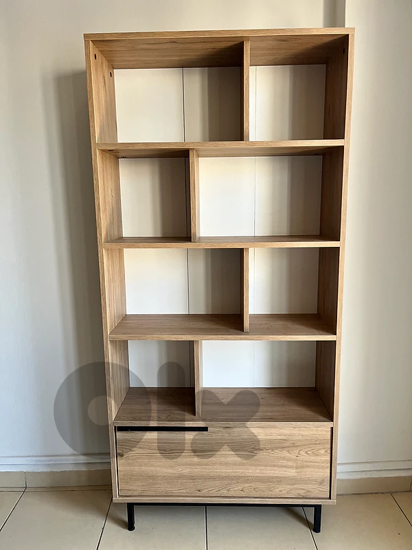 Single unit standing shelves