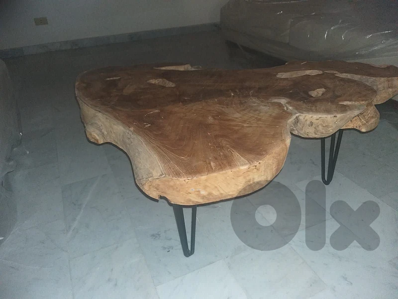 wood table perfect condition used only 1 year