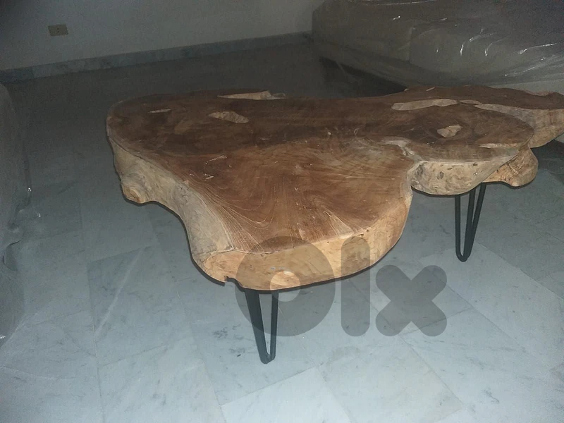 wood table perfect condition used only 1 year