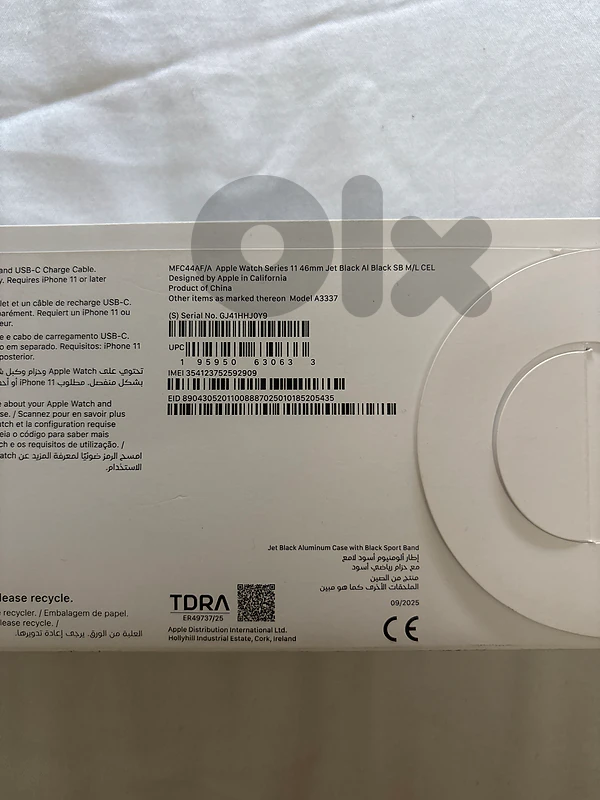 Apple Watch Series 11 46mm GPS + Cellular in Jet Black.