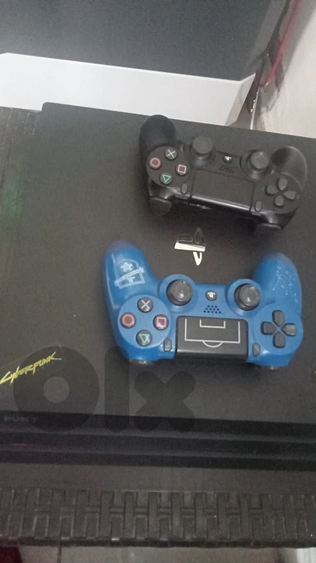 PS4 PRO USED WITH 2 CONTROLLERS AND 14 GAMES