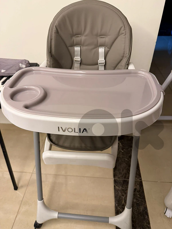 Baby high chair feeding