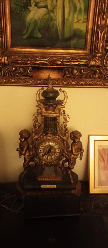 A o'clock decor