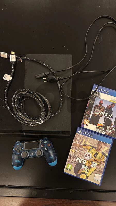 playstation 4 + 2 CDs + controller + cables