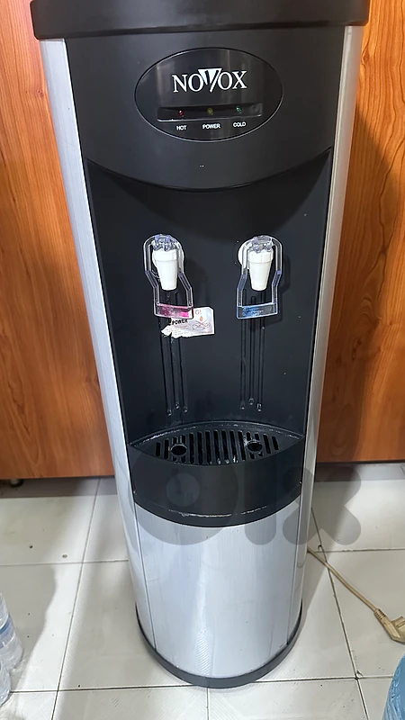NOVOX Hot & Cold Water Dispenser – Excellent Condition