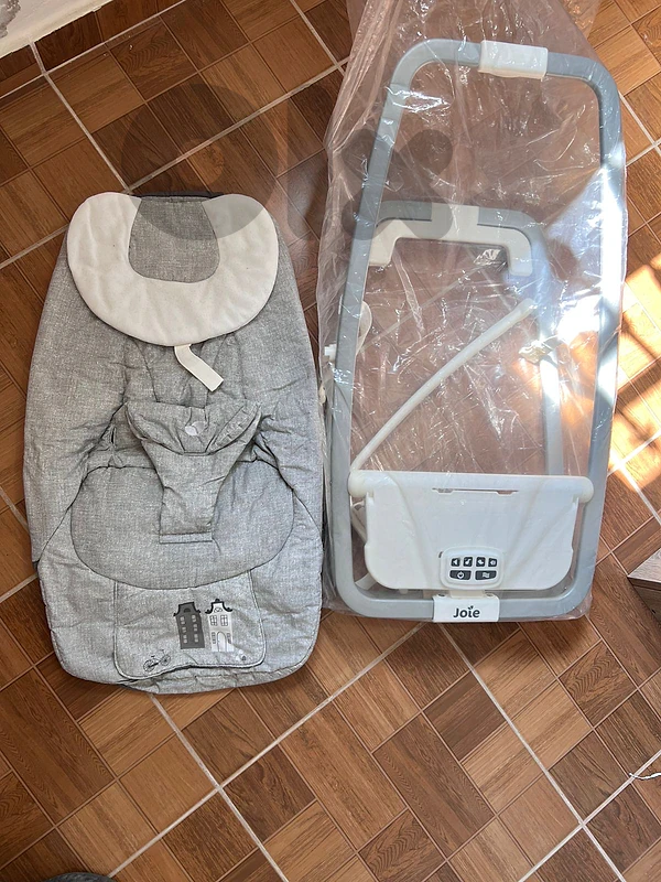 JOIE infant bouncer