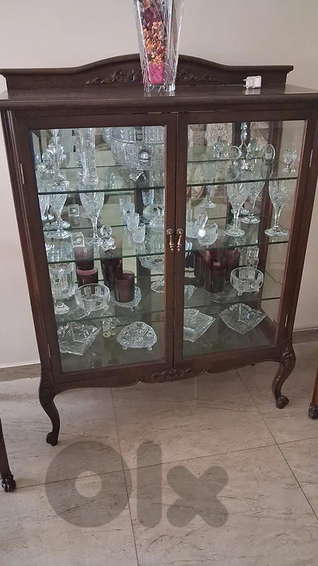 فترين للعرض خشب سنديان السعر ٢٥٠