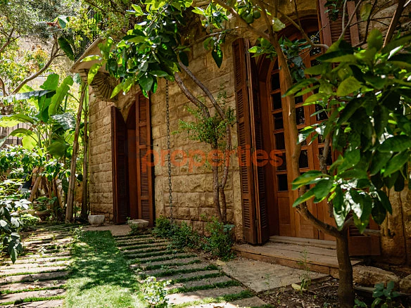 Villa For Sale in Yarze شقة للبيع في اليرزة CPFY301