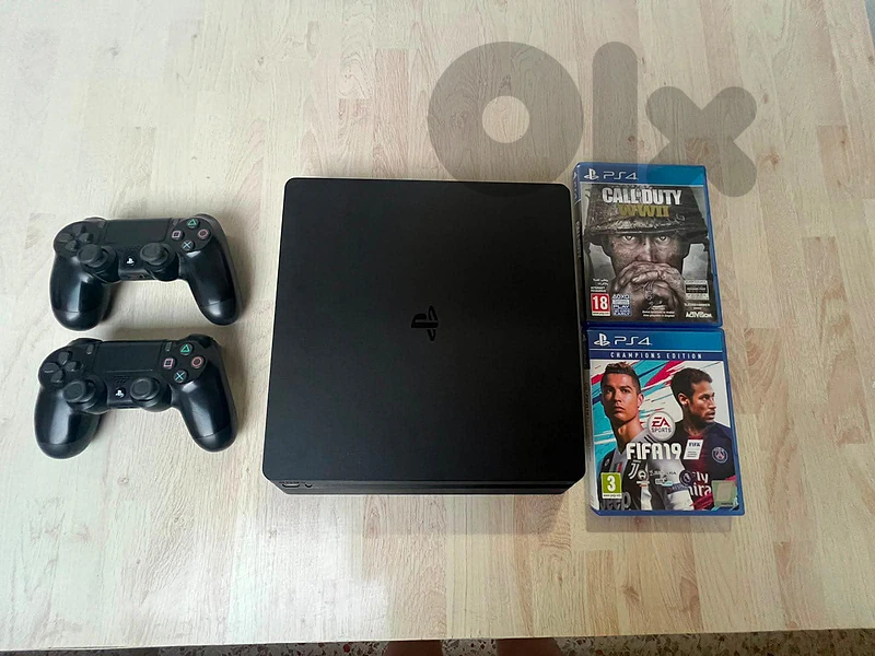 Ps4 Used like new + 2 controllers + 2 cd