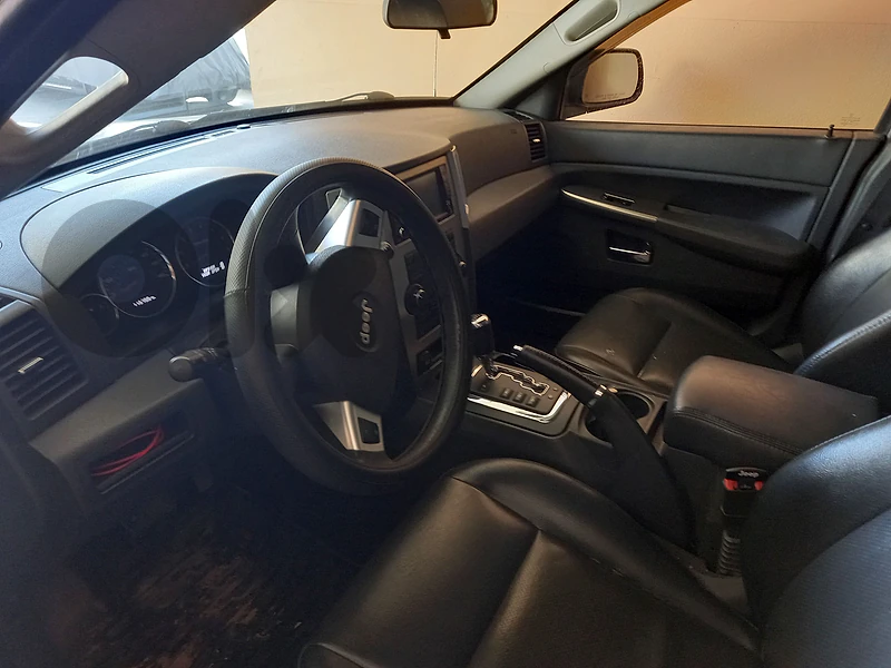 Jeep Cherokee 2010 laredo
